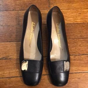 Ferragammo navy leather pumps